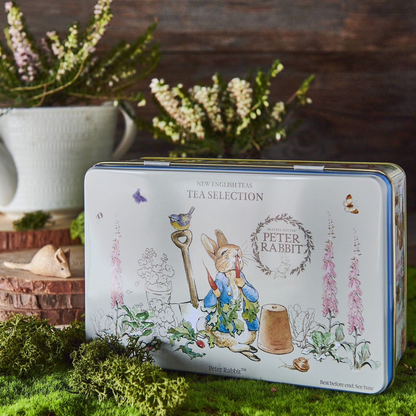 Our stylish Beatrix Potter English Tea Selection Tin features the most famous of Beatrix Potter's animal character illustrations and contains a selection of 100 teabags of three varieties - English Breakfast, English Afternoon and Earl Grey. Tea Tin