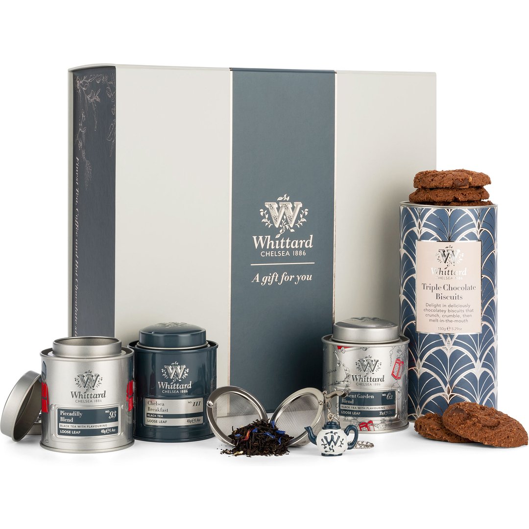 The Best of British Gift Box Piccadilly Blend is a beautiful black floral brew, while our robust, full-bodied Chelsea Breakfast is just the thing to kick-start the day. And to top things off, we’ve included our Covent Garden Blend, a fruity, floral celebration honouring the district’s blossoming history as a fruit and flower market, popping in our tea globe infuser for a sweet, neat infusion. And of course, what’s tea without biscuits