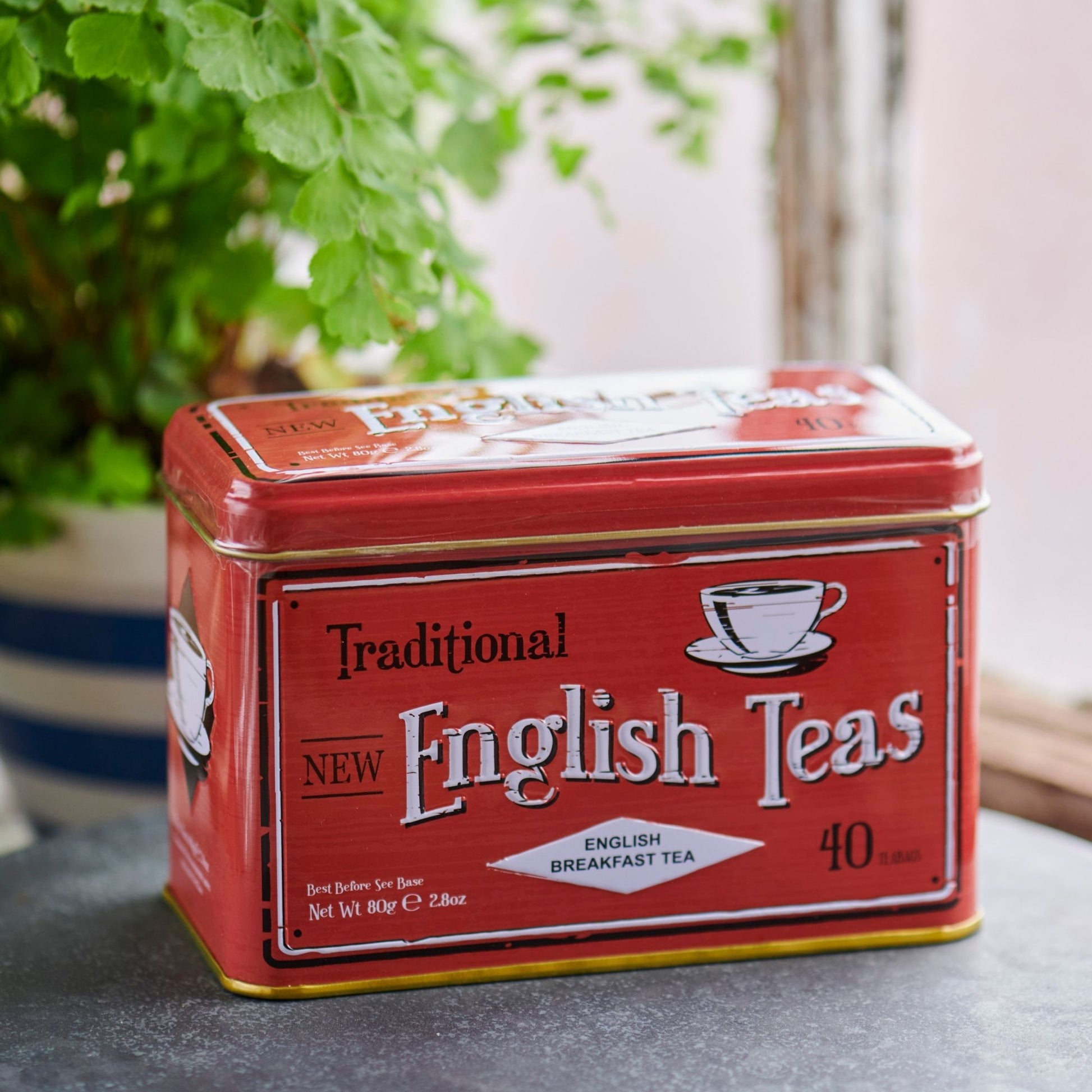 A red embossed traditional style Tea Caddy from our Vintage range. Highly collectable, this unique tea tin contains our popular English Breakfast Tea, a rich, smooth and delicious blend traditionally used in the morning to invigorate the senses short