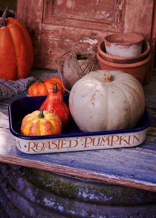 Emma Bridgewater Wise witches know that Halloween is the best time to bring good vibes and strong magic to your family and your home. They also know just how excellent the quality is of our sturdy Halloween Toast 34cm Enamel Roasting Tray