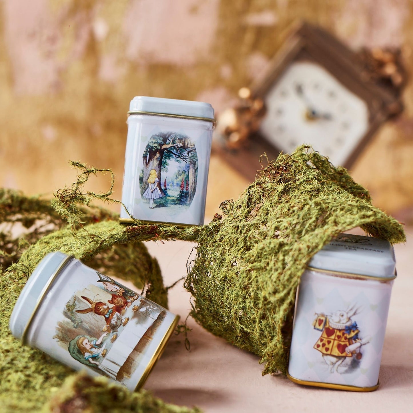 With quotes and illustrations from the original tale, these iconic Alice in Wonderland mini tins feature drawings of Alice, the Mad Hatter, The Dormouse, The March Hare, The Playing Cards, The White Rabbit and The Cheshire Cat. Each mini tin contains