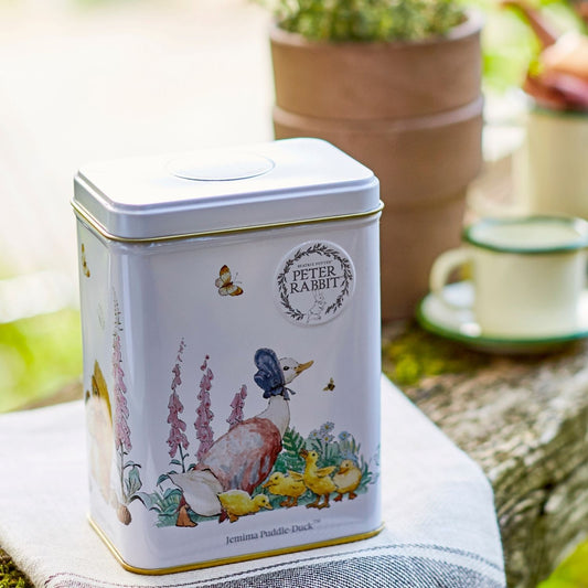 This officially licensed Beatrix Potter gift tin is an exquisite collectable, showcasing drawings of iconic characters - Jemima Puddle-Duck, Squirrel Nutkin, and Samuel Whiskers. Inside lies a bounty of 40 Earl Grey teabags, presenting a tantalising 