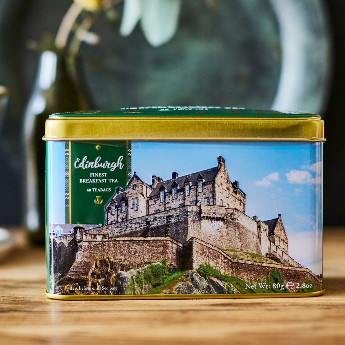 Edinburgh Castle is a historic fortress which dominates the skyline of Edinburgh, the capital city of Scotland, from its position on the Castle Rock. Our Edinburgh Castle tea tin contains 40 of our best-selling English Breakfast teabags. Edinburgh Ca