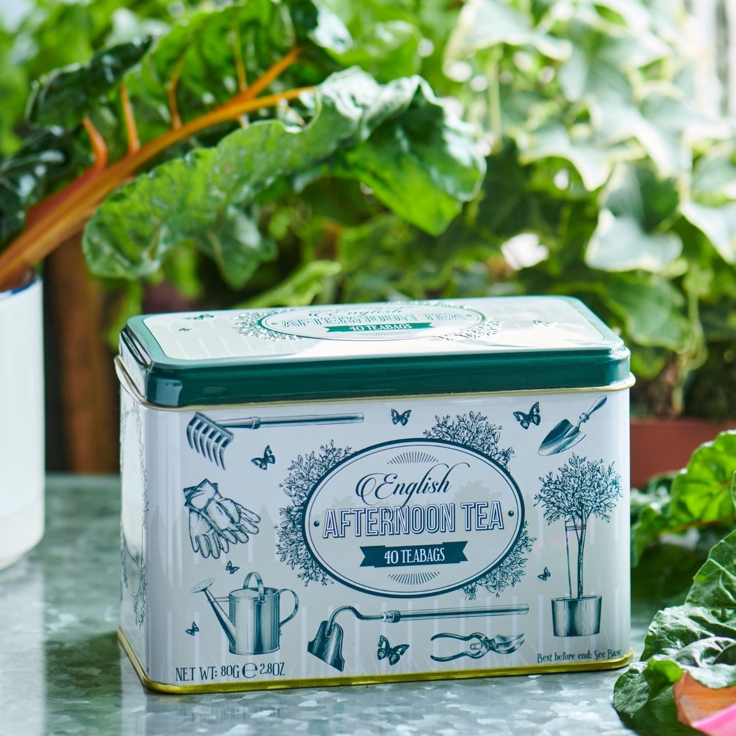 This English Garden tea tin is the perfect gift for anyone with a love for their garden. Featuring garden themed illustrations, such as plants, butterflies and garden tools - this fully embossed tin with easy to open hinged lid is the perfect gift fo