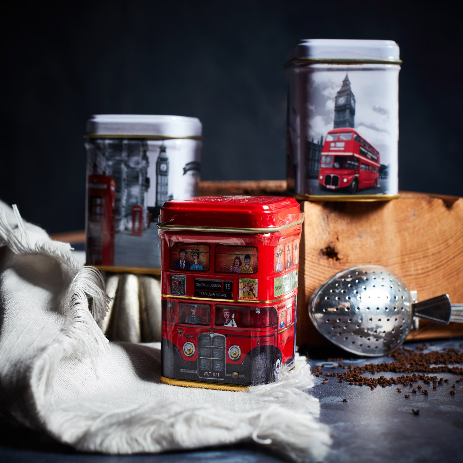 Iconic mini triple Tea tins featuring our favourite traditional English scenes to include, the iconic red London bus, Big Ben, the English Telephone Box. These collectible, super cute mini tins contain a range of our flavoursome loose-leaf English Te