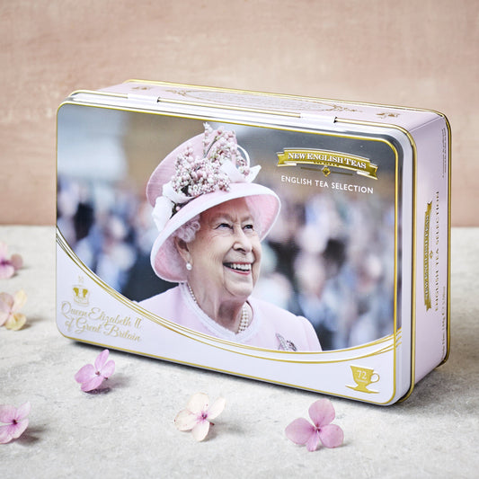 A pretty collectable tea tin featuring Her Royal Highness. With intricate gold embossing this stylish tea tin contains our popular English Breakfast teabags, English Afternoon teabags, and Earl Grey teabags. The ideal gift! Queen Elizabeth II Tea Tin