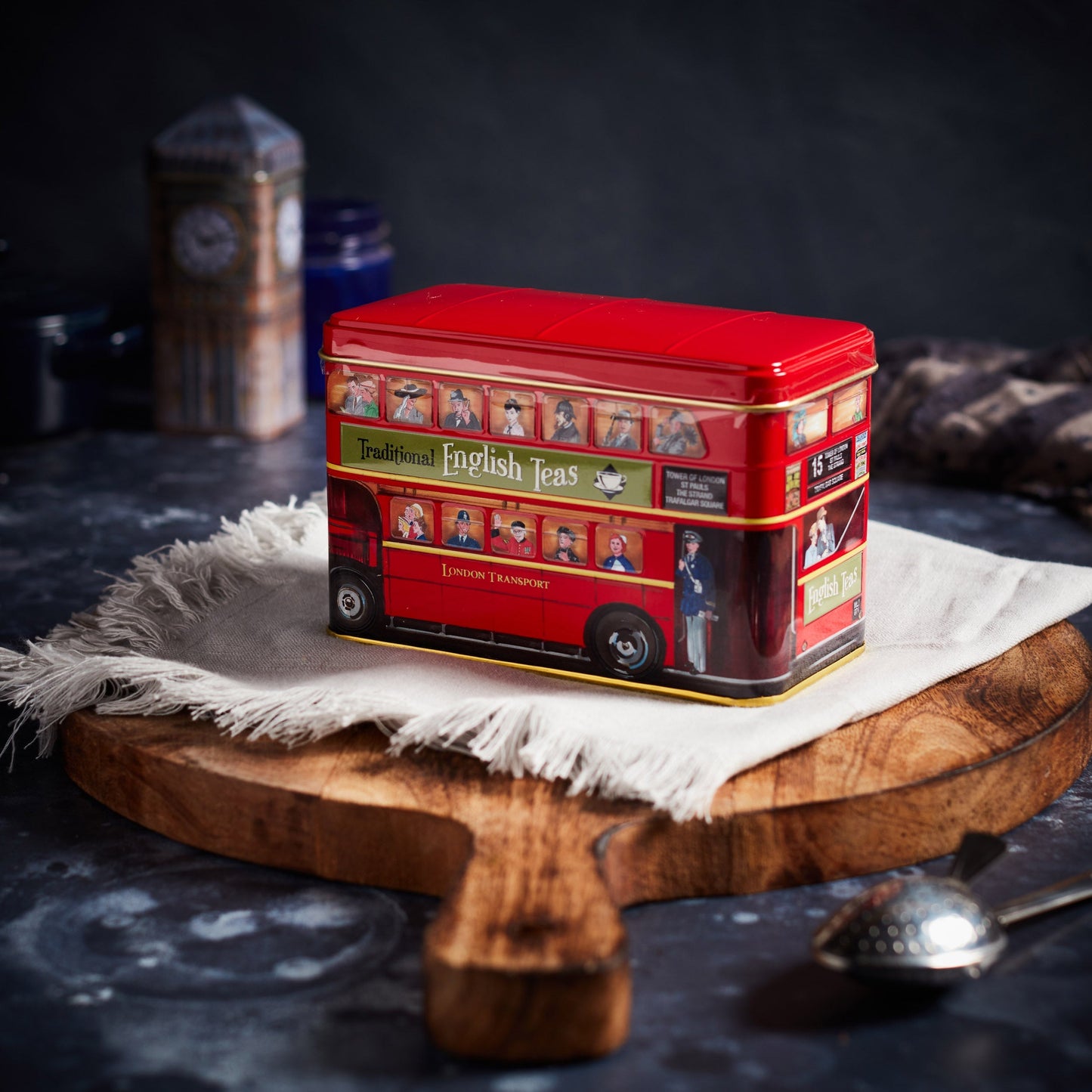 A delightful tea tin featuring the famous Red Routemaster bus in an authentic hand-drawn style. This smart, collectible tin contains our classic English Tea, a classic rich, smooth and delicious blend. Traditionally used in the morning to invigorate 