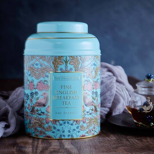 Named after its distinctive musical call, our Song Thrush & Berries tea tin honours this early bird. Song Thrushes are usually spotted alone or in pairs and have inspired Great British writers & poets; Browning, Hardy and Wordsworth. Our Mint Green S