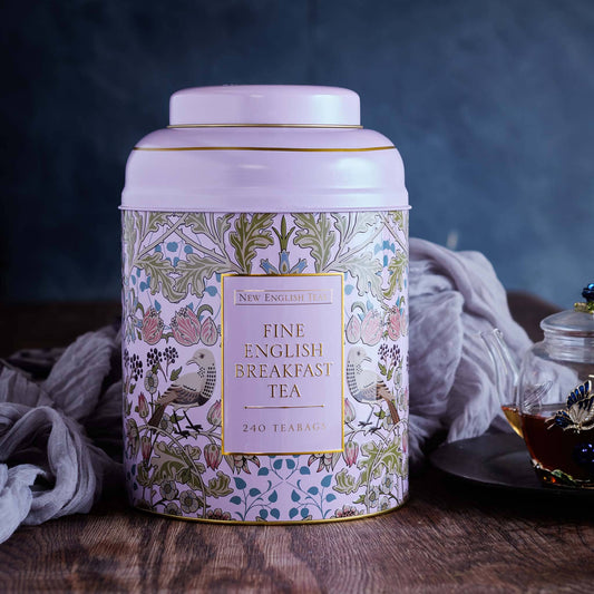 Named after its distinctive musical call, our Song Thrush & Berries tea tin honours this early bird. Song Thrushes are usually spotted alone or in pairs and have inspired Great British writers & poets; Browning, Hardy and Wordsworth. Our Pink Song Th