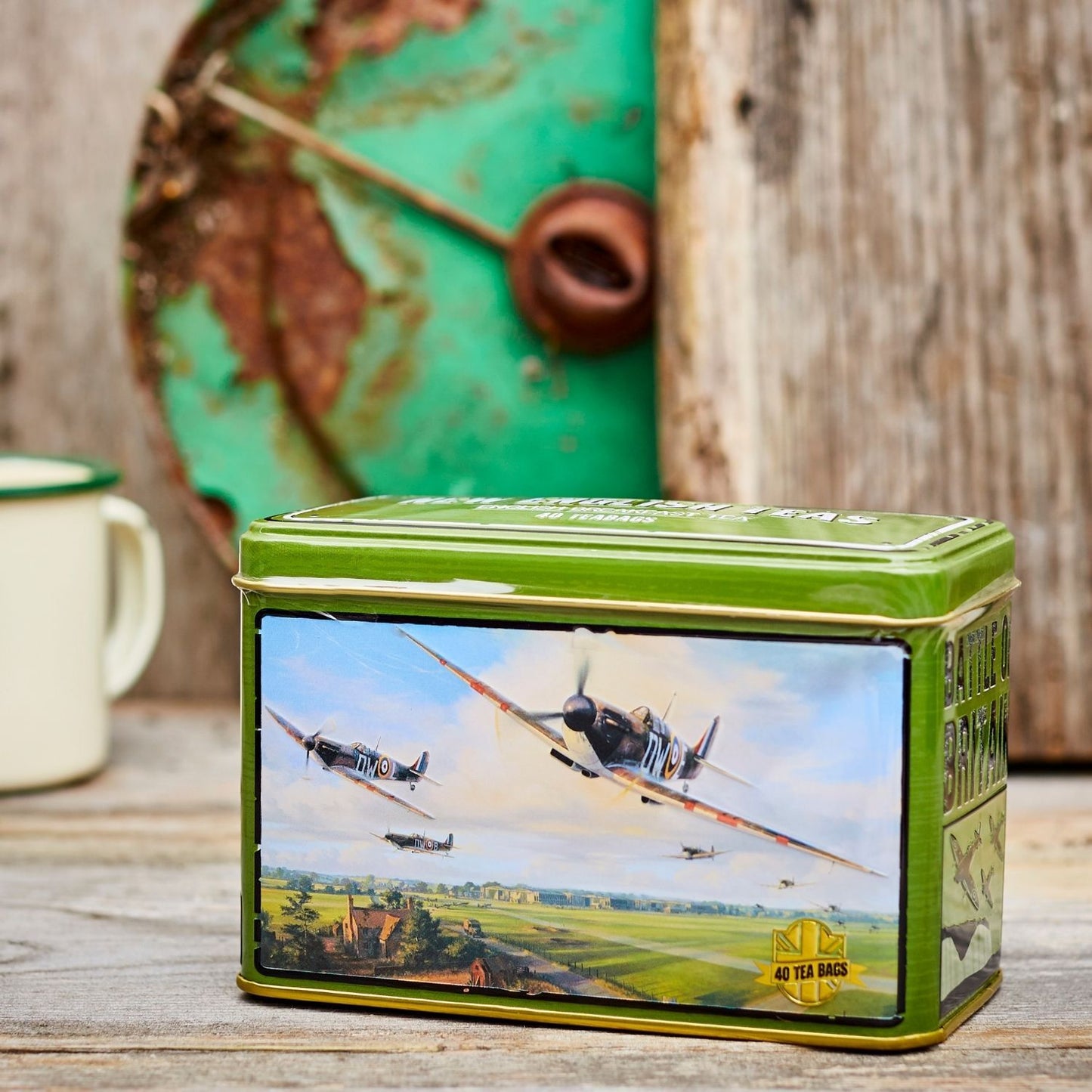 This tea tin features a stunning print of the Supermarine Spitfire planes, scramble out of Hawkinge airfield, in the South of England. They'll intercept a Luftwaffe raid targeted on RAF airfields, during the Battle of Britain. New English Teas have c