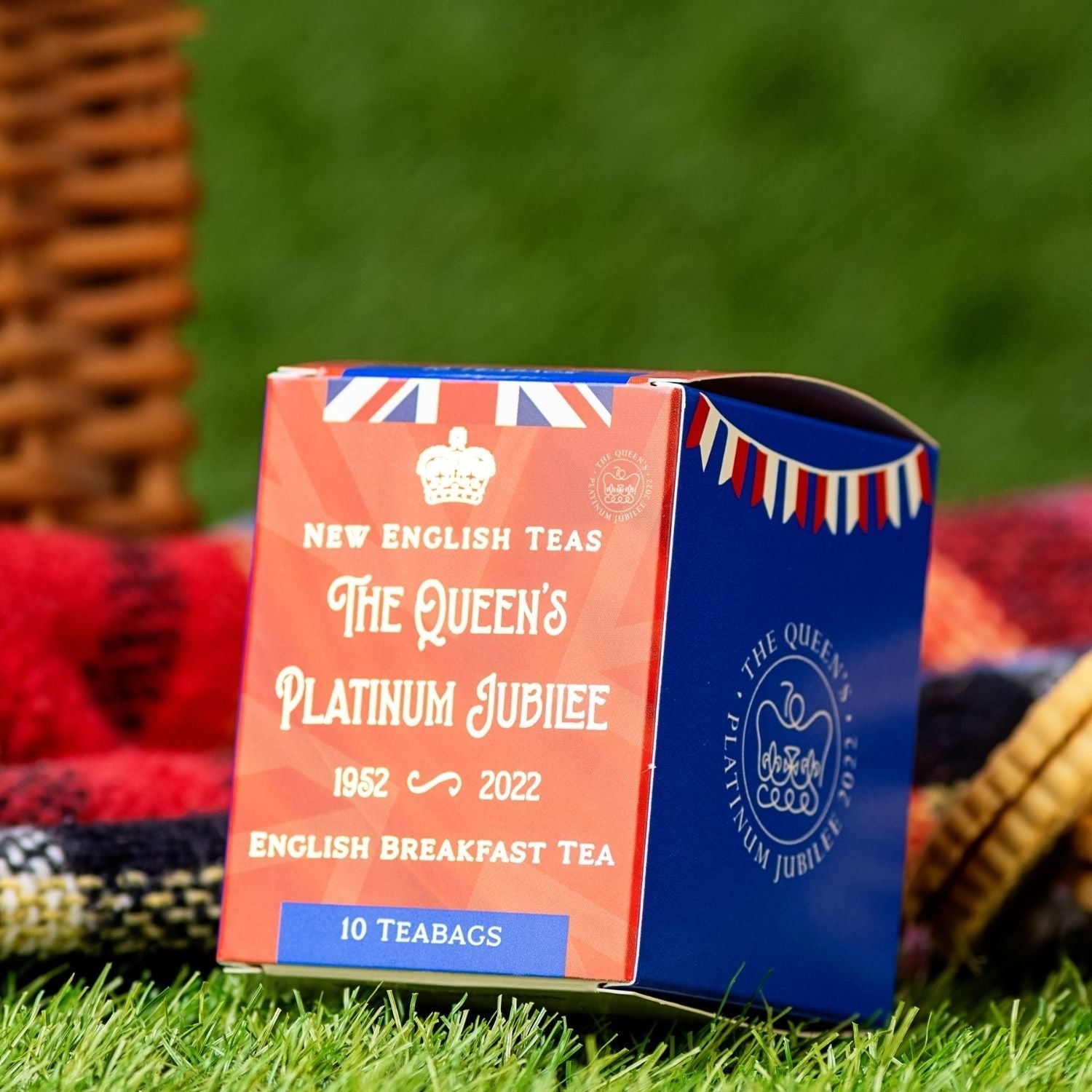 Our English Breakfast Tea is a rich, smooth and delicious blend. A tasty brew traditionally used in the morning to invigorate the senses shortly after waking. Enjoy on its own or with the addition of milk and if preferred a little sugar, perfect to d