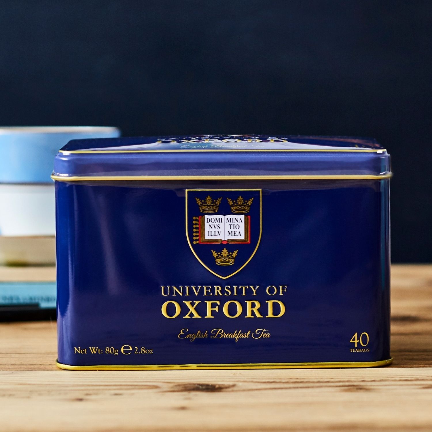 Our Oxford tea caddy in navy blue featuring the Oxford University crest contains our popular English Breakfast Tea, a rich, smooth and delicious blend of black tea famed for being Britain's favourite cuppa. Enjoy on its own or with the addition of mi