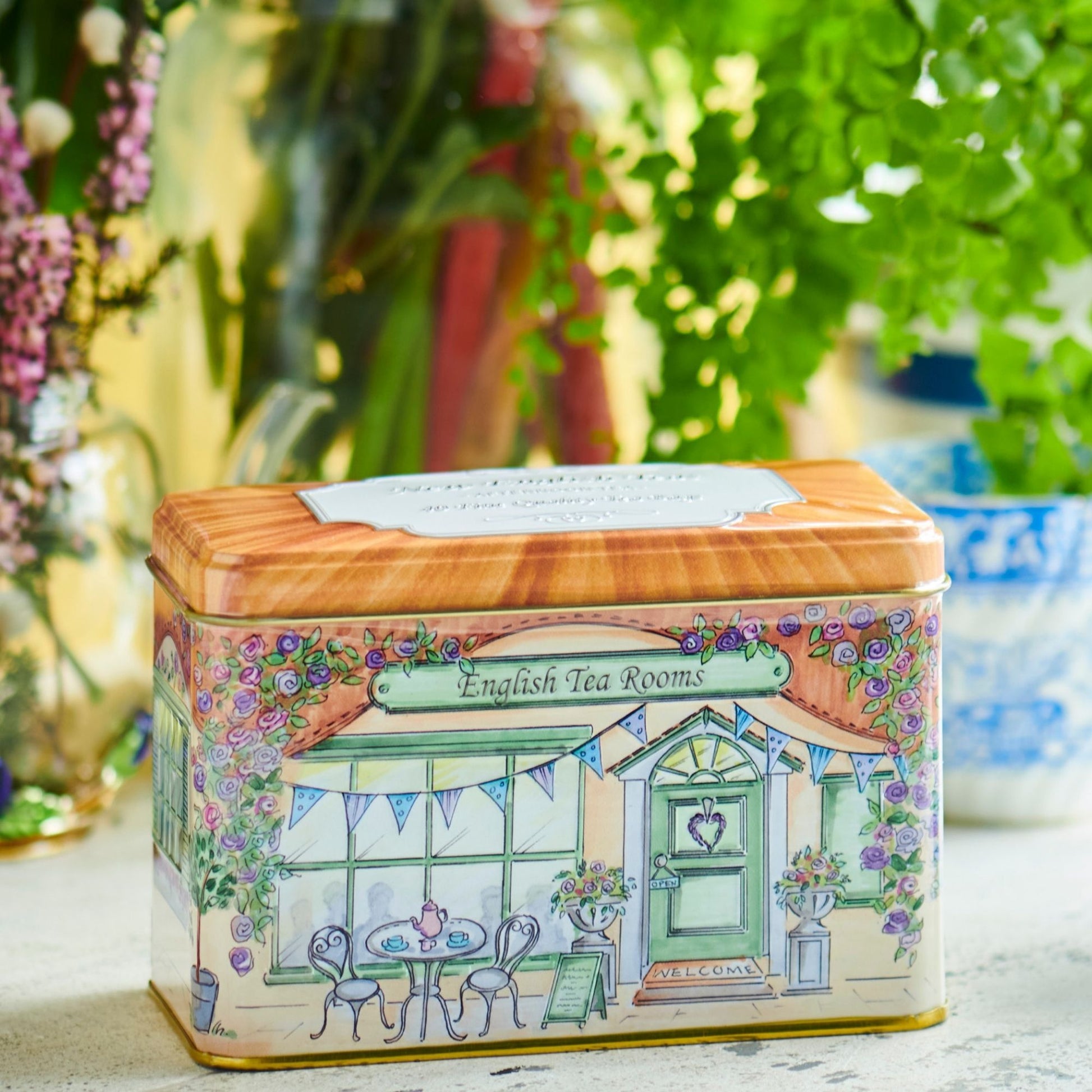 A delightful Vintage English Tea caddy featuring a typical English Country Tea Room. Highly collectible, this stylish tea tin contains our popular Afternoon Tea, a rich, smooth and delicious blend traditionally used in the morning to invigorate the s