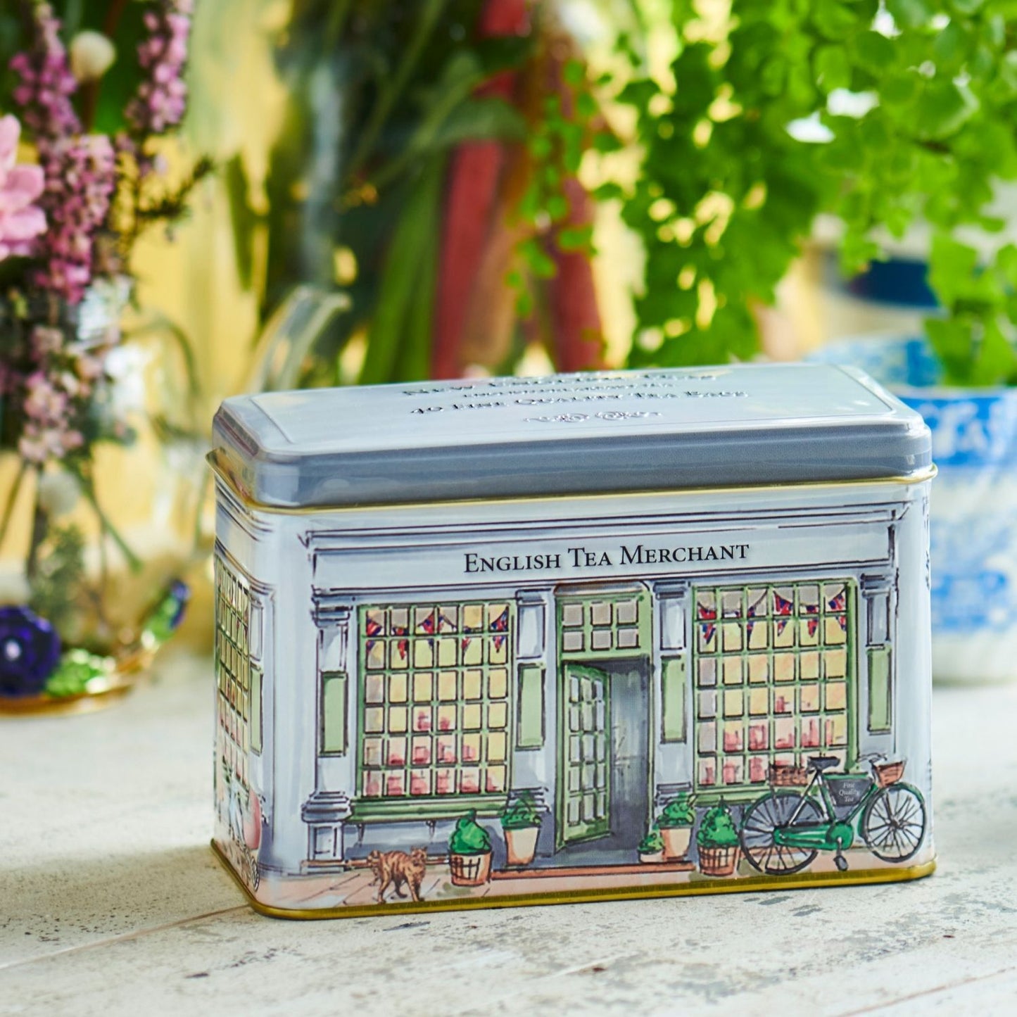 A super stylish Vintage English tea caddy featuring a traditional tea merchant's shop. Highly collectible, this stylish tea tin contains our popular English Breakfast Tea, a rich, smooth and delicious blend traditionally used in the morning to invigo